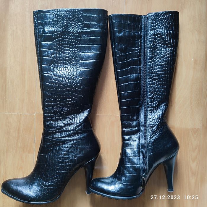 Сапожки кожаные на каблуках