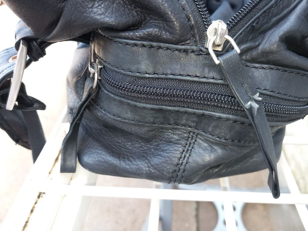 Bolsa em pele genuína  marca CLARKS