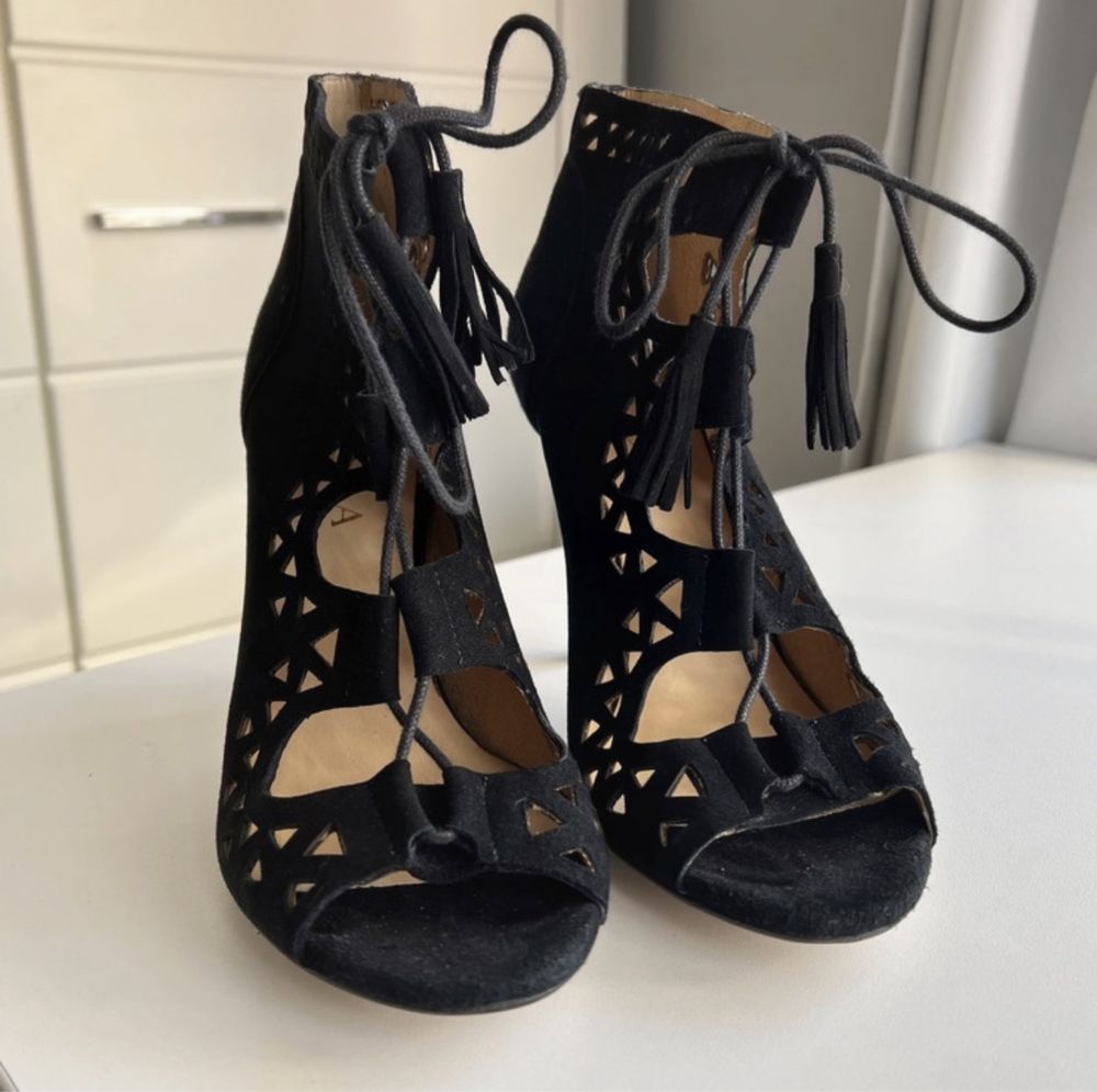 Badura Szpilki Zamszowe 39 Buty Zamsz Czarne Ażurowe Eleganckie ###