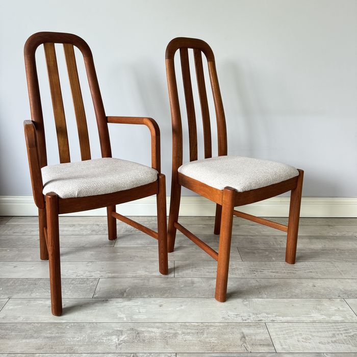 Zestaw duńskich krzeseł z lat 60./70. – teak