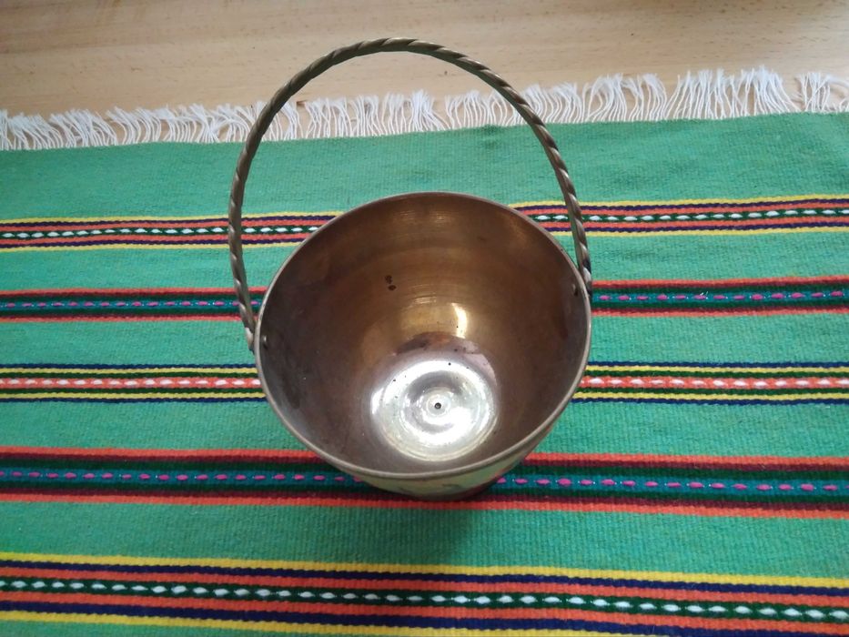 mosiężny koszyczek, miseczka, czarka z uchwytem