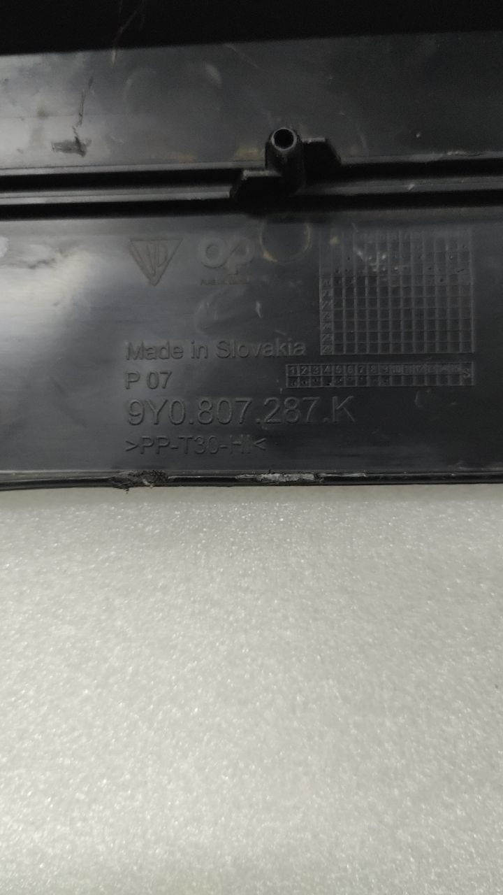 9Y0807287KOK1 Porsche cayenne 9y0 подиум переднего номера