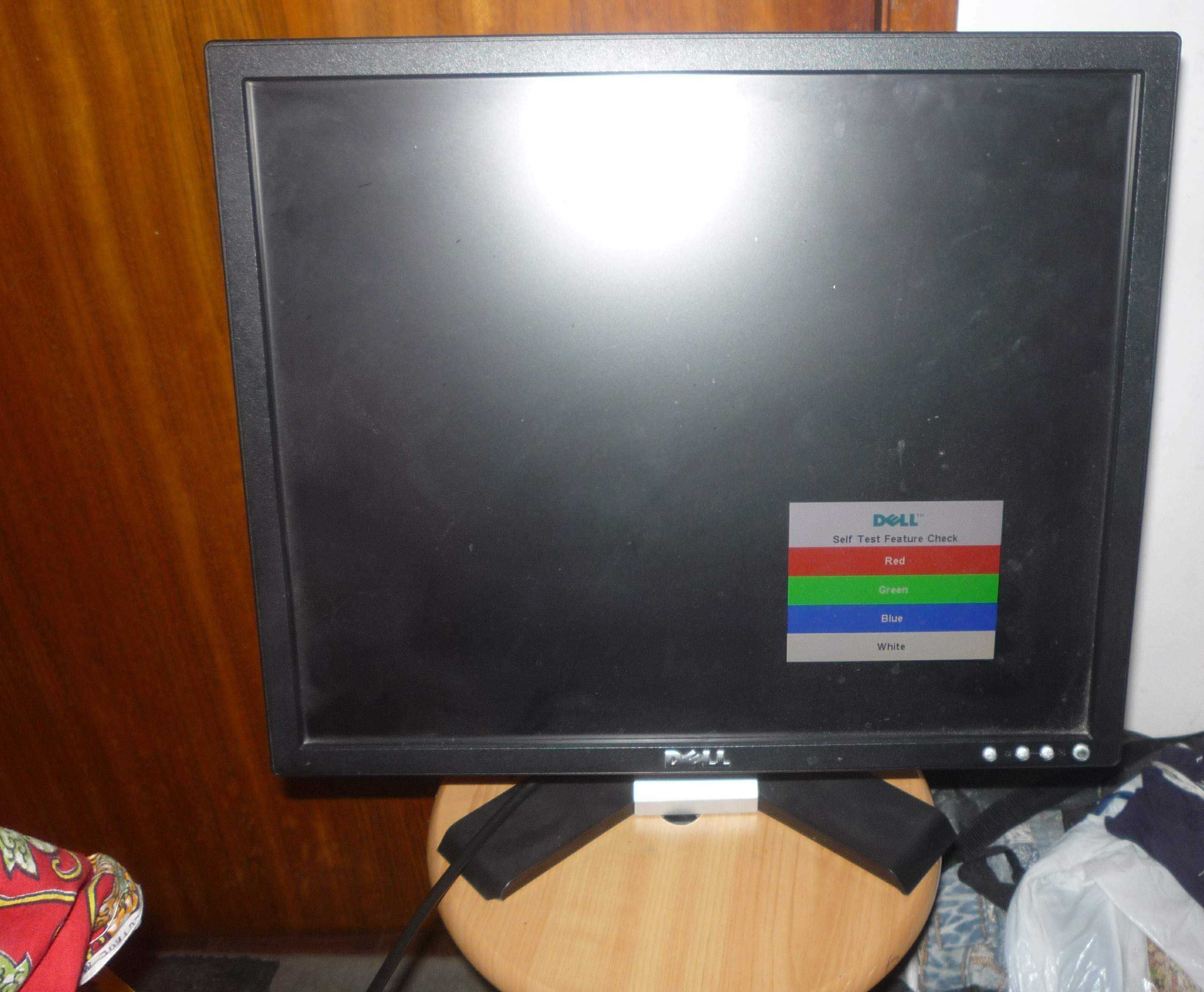 Monitor Dell 19" Vga: 5 euros