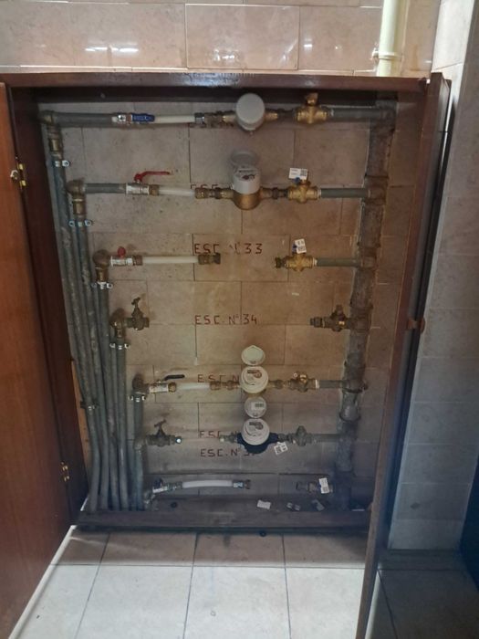 Sala/escritório com wc em Mafamude, V.N.Gaia, junto ao El Corte Inglês