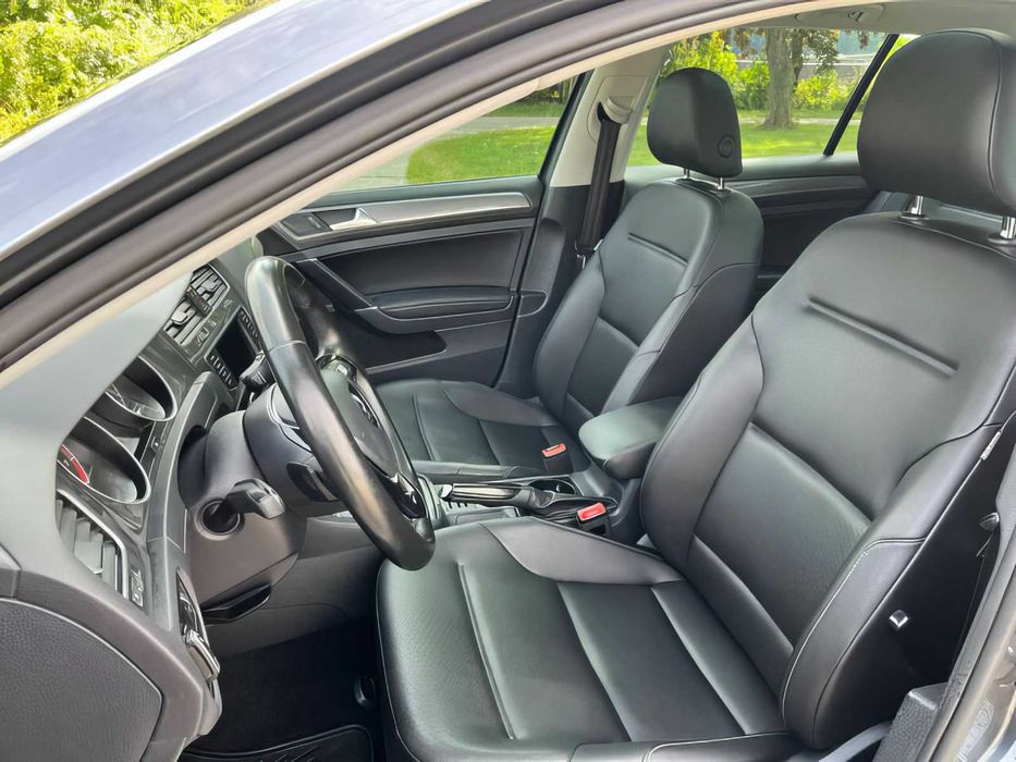 Volkswagen Golf      2017