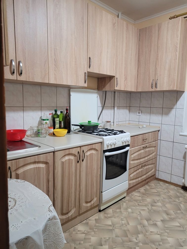 Оренда 2 км.кв.вул.Хоткевича(Вокзал),кімнати окремі.Можна 1 - 3 міс.