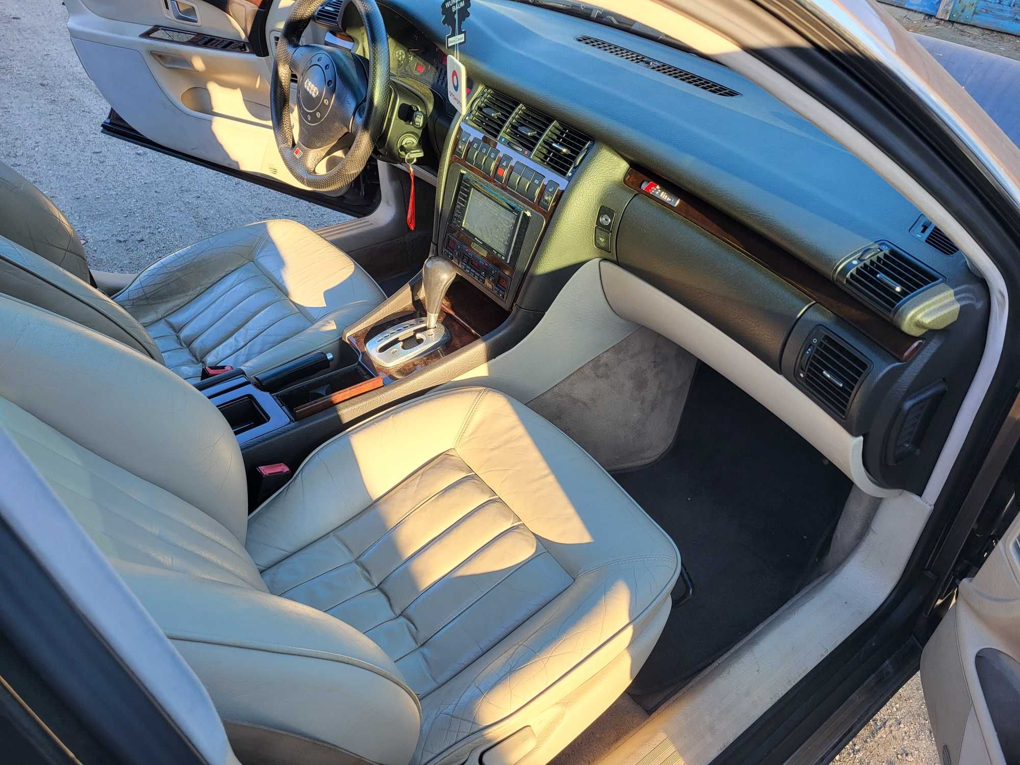 Audi A8 D2 3.7 1997r.