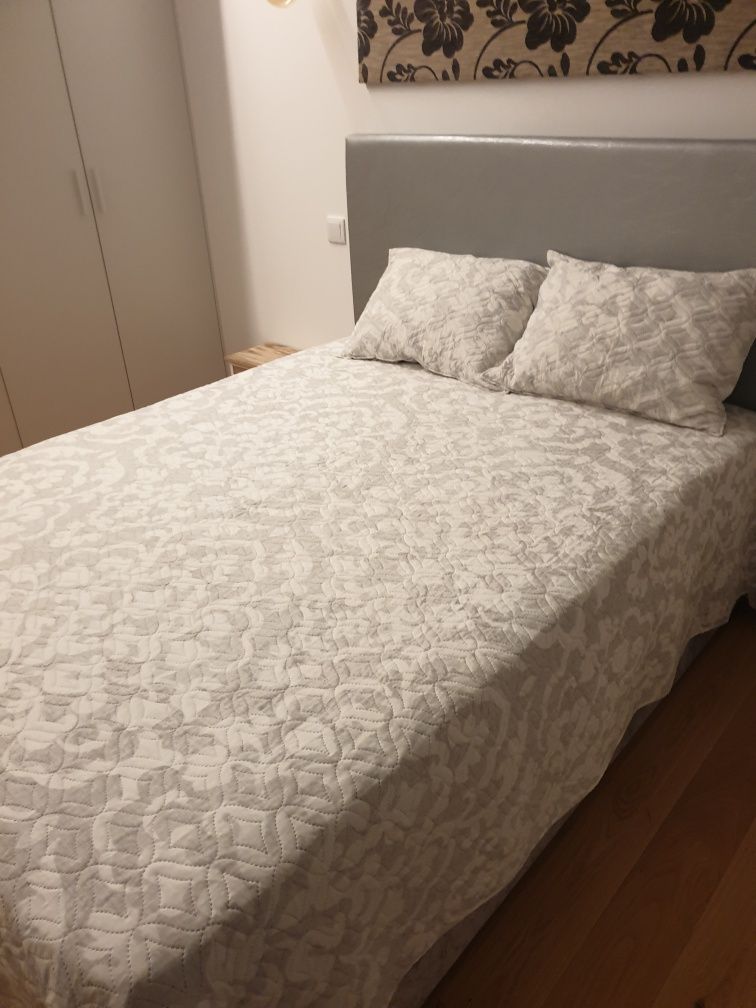 Cama de arrumos com colchão