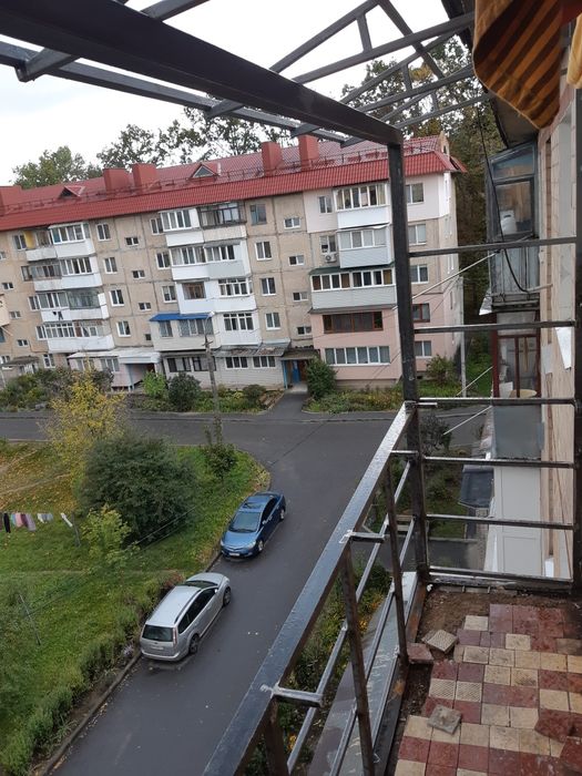 Балкони під металопластикові вікна або під декоративні перила.