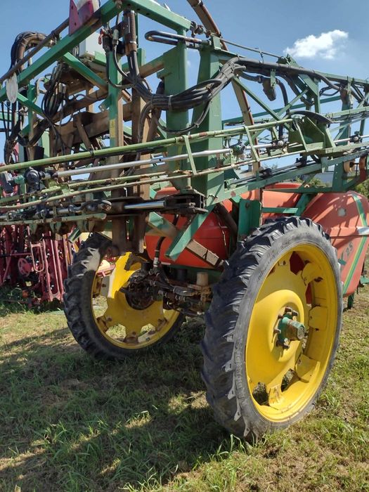 Opryskiwacz 2500l Hydraulicznie rozkładany