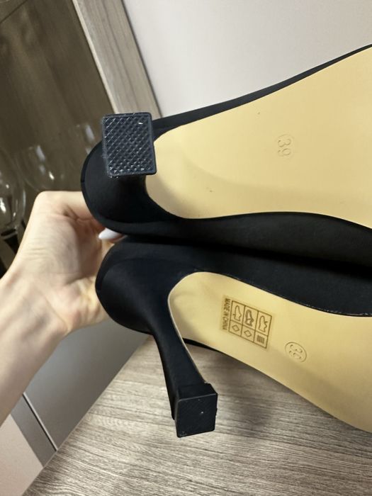 Туфлі човники сатинові 38 р