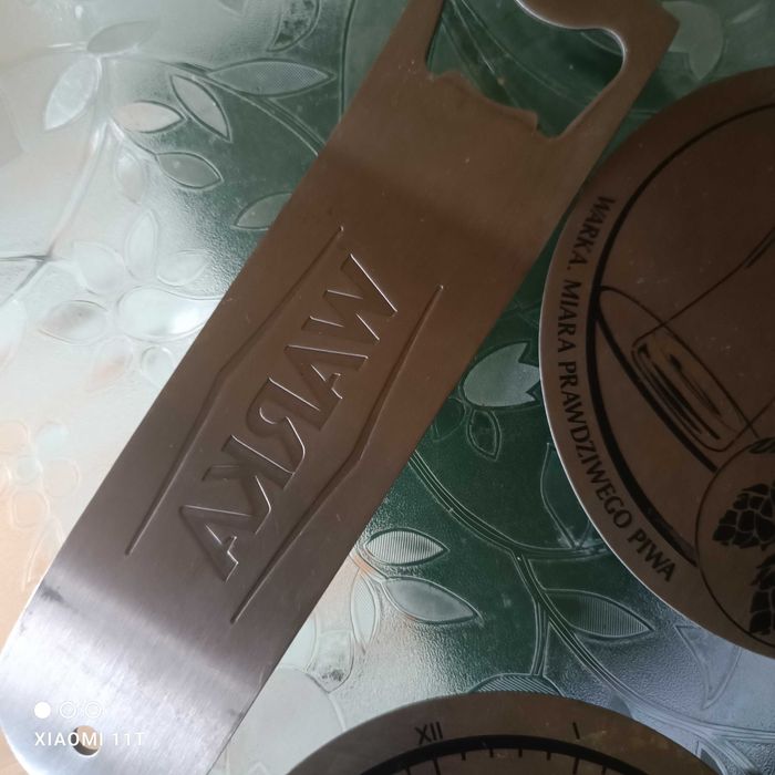 Podstawki pod piwo podgumowane+2x otwieracz ( coaster) marki Warka.