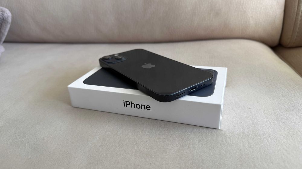 Vendo iPhone 13 128Gb Preto C/Caixa e Acessórios