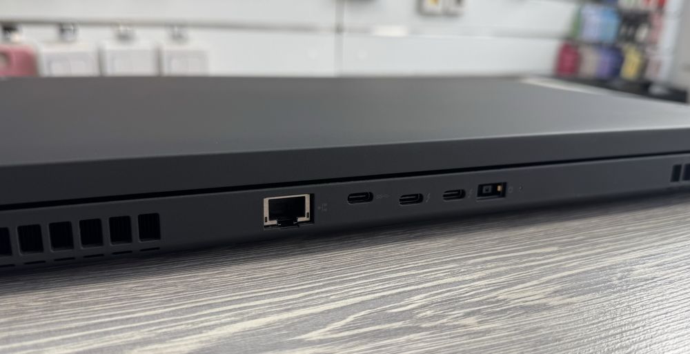 Lenovo ThinkPad 17 / i7 (10750H) / RAM 32 / RTX 3000 6 GB / SSD 512 GB