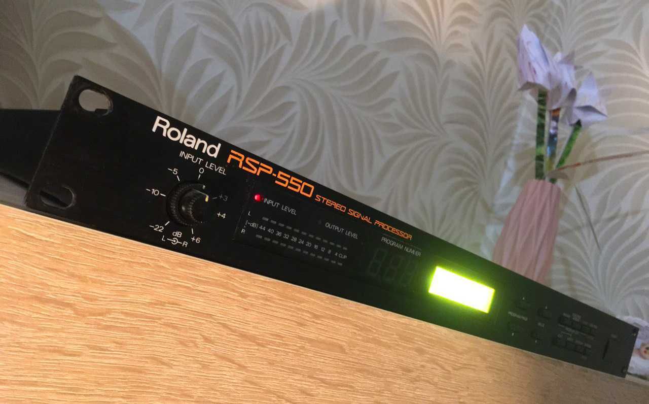 Roland RSP-550 (Reverb Delay Chorus Phaser Flanger Vocoder MultiFX)