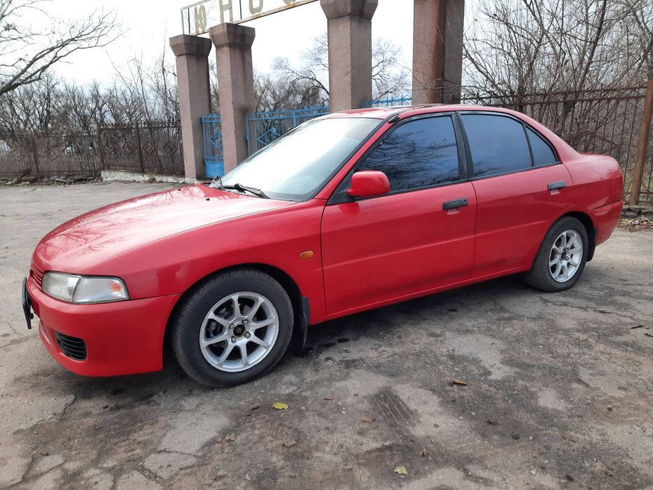 Mitsubishi Lancer 1.3 бенз 1996р.