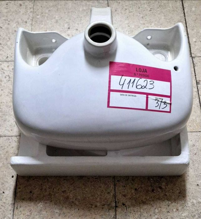 NOVO PREÇO - Lava-mãos ROCA ARES 44X31CM BRANCO [NOVO - Nunca usado]