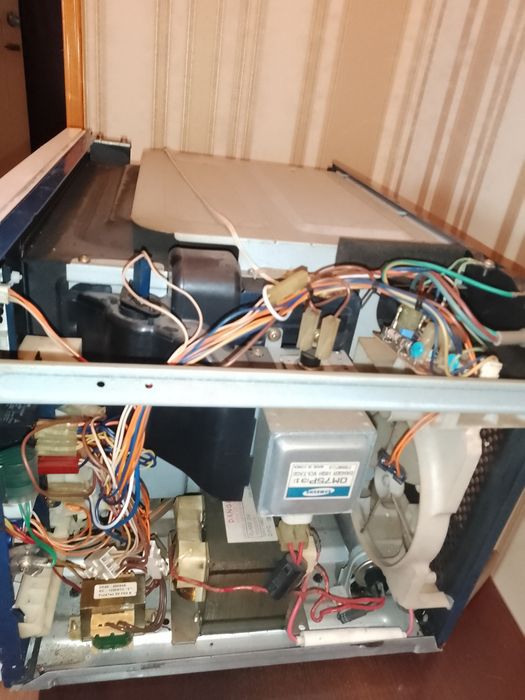 Мікрохвильова піч SAMSUNG