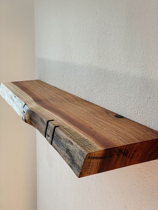 Prateleiras de madeira maciça