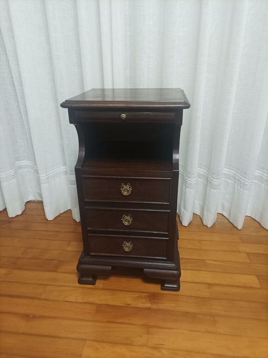 Móvel antigo de apoio restaurado estilo D Maria