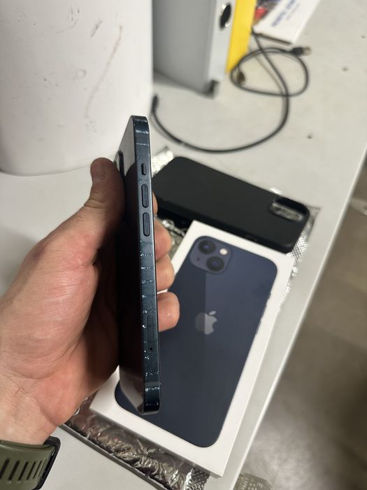 Iphone 13 / etui spigen / stan dobry