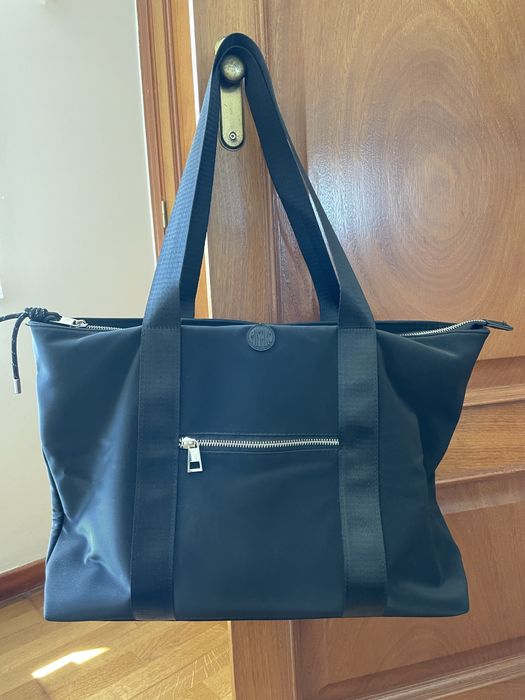 Mala grande preta Misako