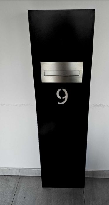 Aluminiowy słupek multimedialny, multibox - WYCIĘCIE NR DOMU GRATIS