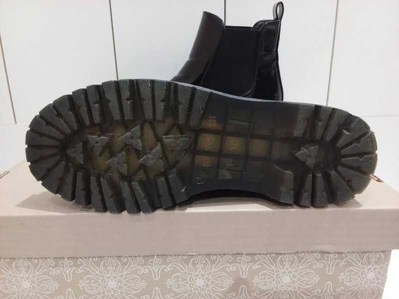 lakierowane botki na platformie Musk roz. 37 wkładka 23,5 cm czarne