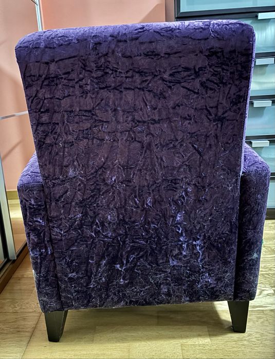 Vendo poltrona em roxo