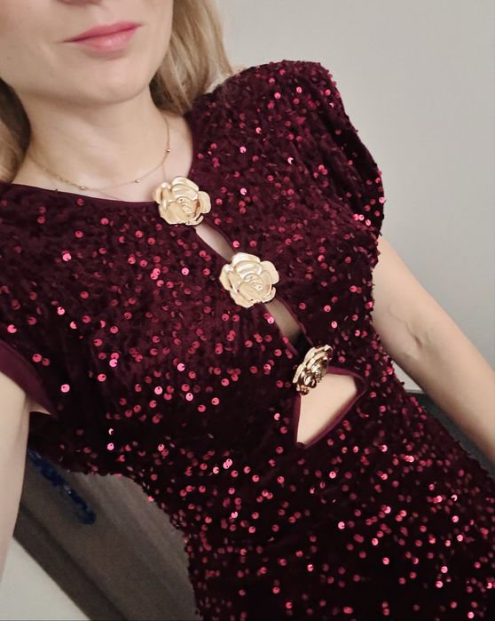 Bordowa welurowa sukeinka cekiny  S