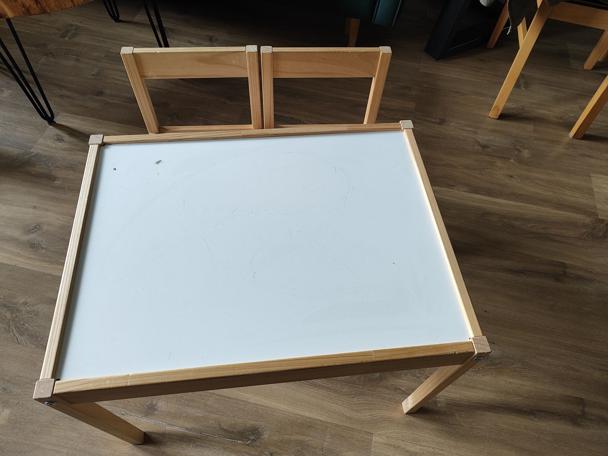 Stolik i krzesła dziecięce Ikea