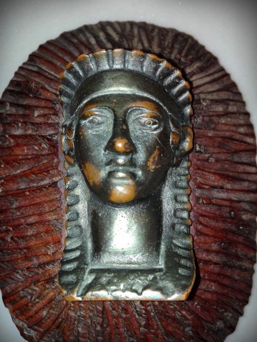 Figura em bronze