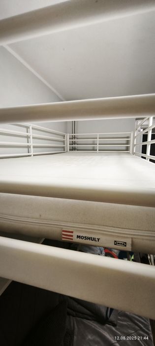 Łóżko piętrowe ikea Materac i półka z oświetleniem