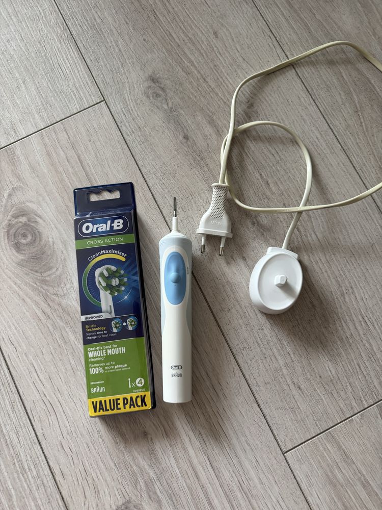 Szczoteczka elektryczna Oral-B Braun plus nowe główki