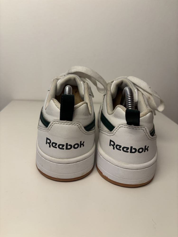 Ténis Reebok em pele