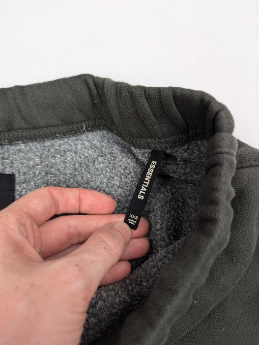 Fear of god essentials szare spodnie dresowe dresy M logo