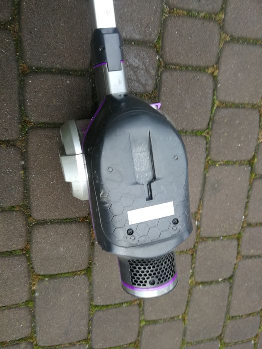 Odkurzacz dirt devil 32v bateria trzyma na czesci do naprawy