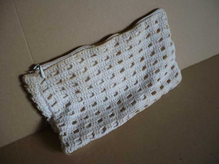 Estojo branco de croché