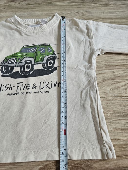 Bluzka Zara z autem samochodem Jeepem r86