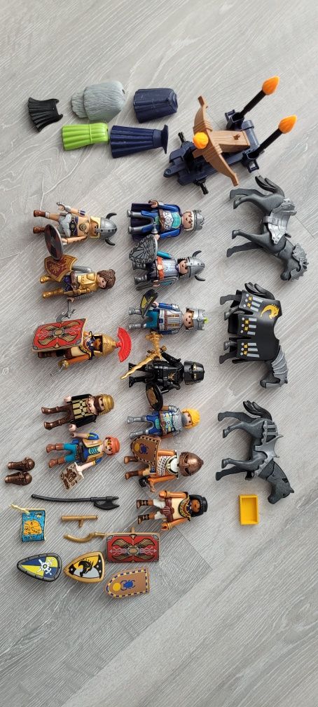 Zamek + Ludziki + Konie Playmobil
