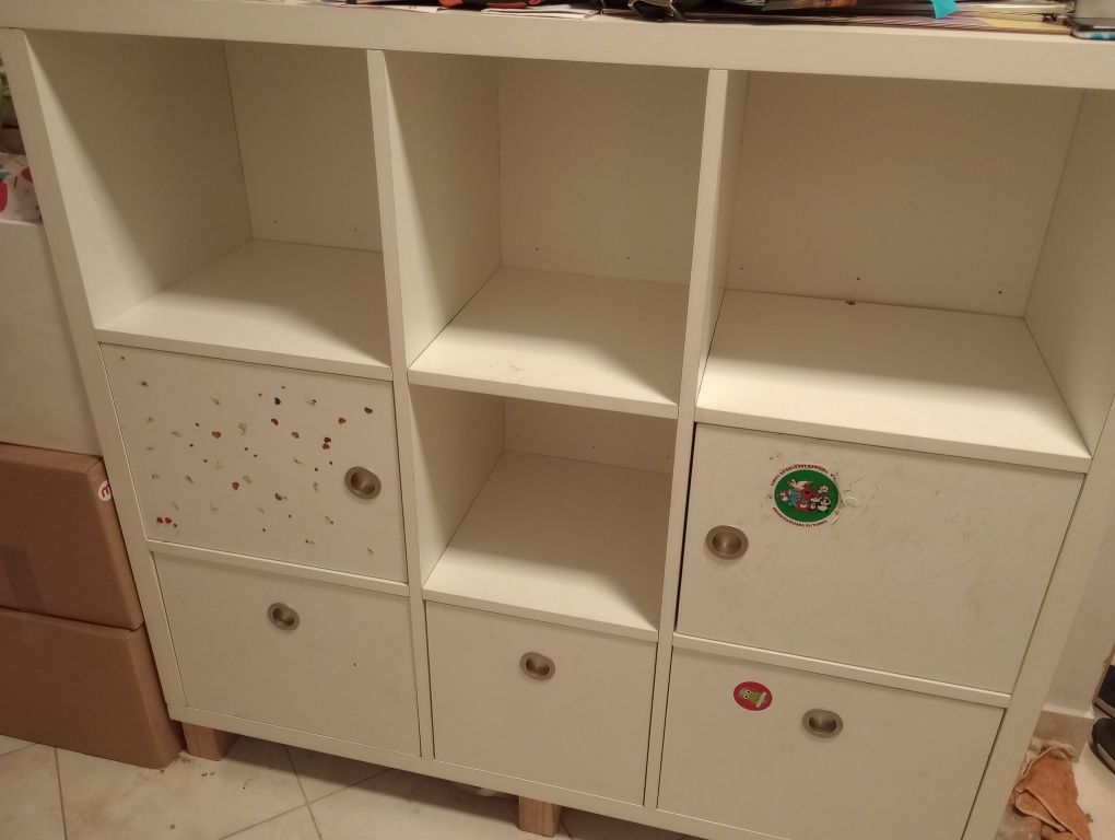 Duża komoda biała zrobiona przez stolarza