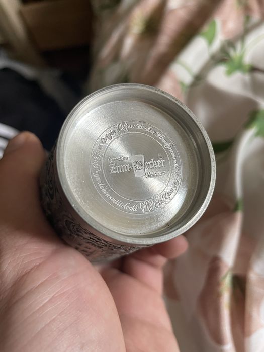 7 starych kubków z cyny