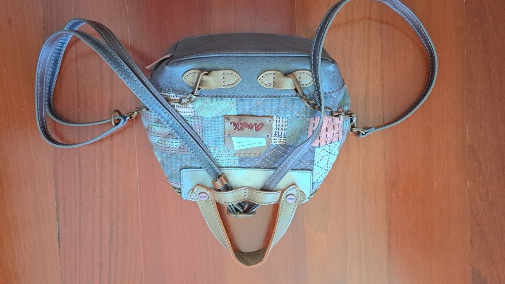 Mochila/ Mala/ Bolsa Pequena Anekke (Como Nova)