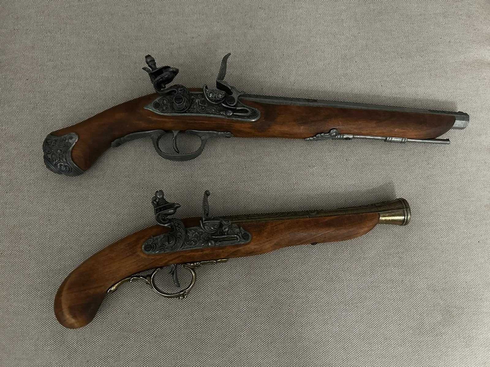 Pistolas decorativas réplicas