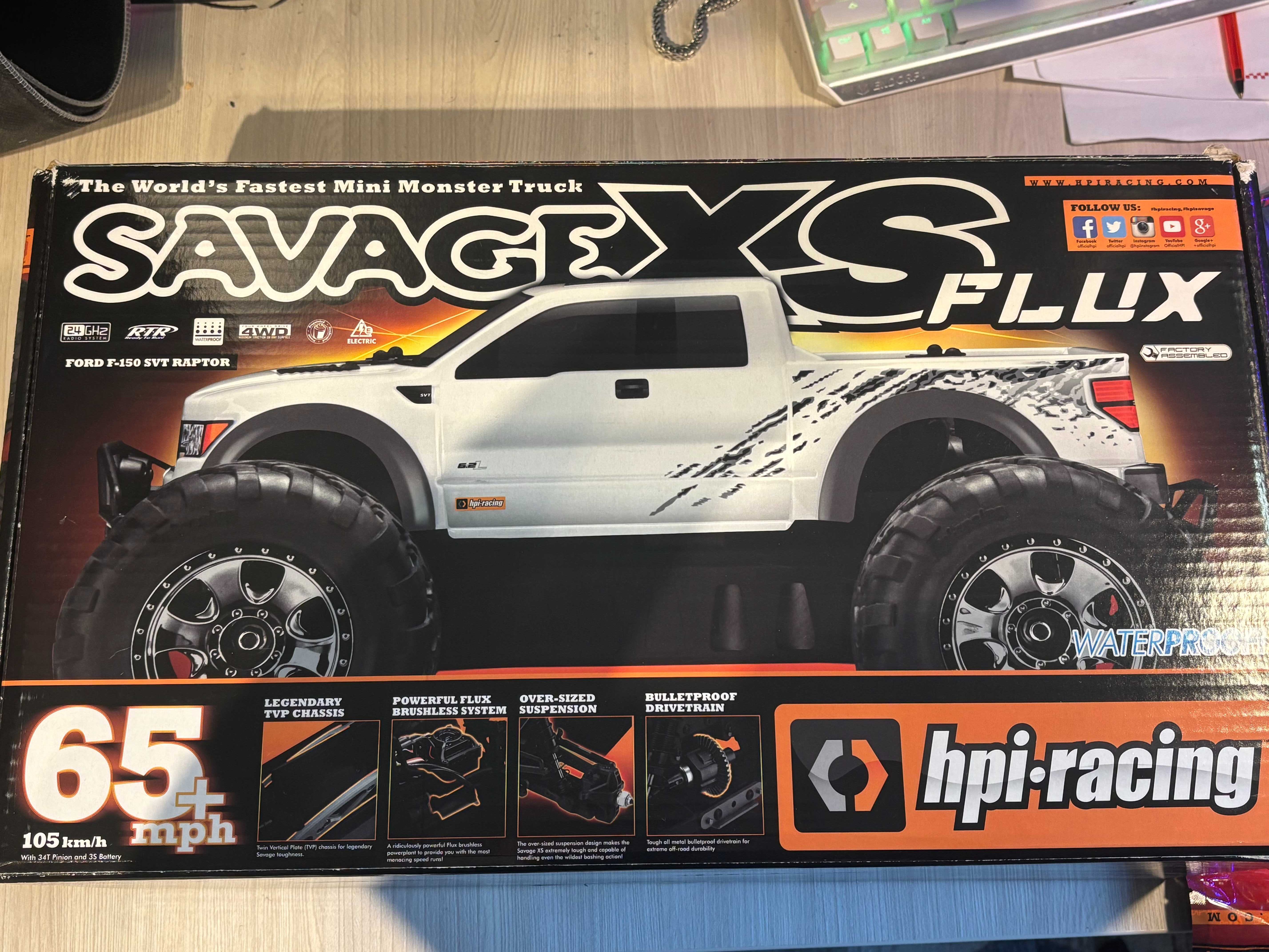 RC HPI RACING SAVAGE XS FLUX  + (Bateria , 3 budy i dodatkowe części)