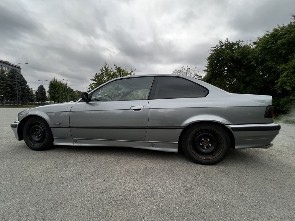 BMW E36 coupe 2.5 benzyna zdrowa buda zdrowy silnik