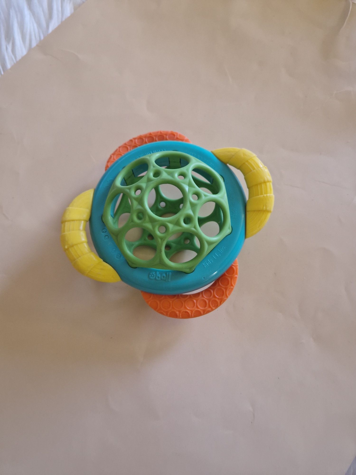 Gryzak na ząbkowanie Oball plastik gryzak dla niemowląt