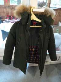 Подростковая зимняя курточка на мальчика.