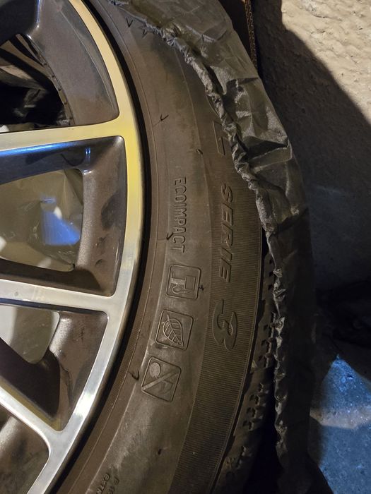 Felgi r17 z oponami Pirelli
