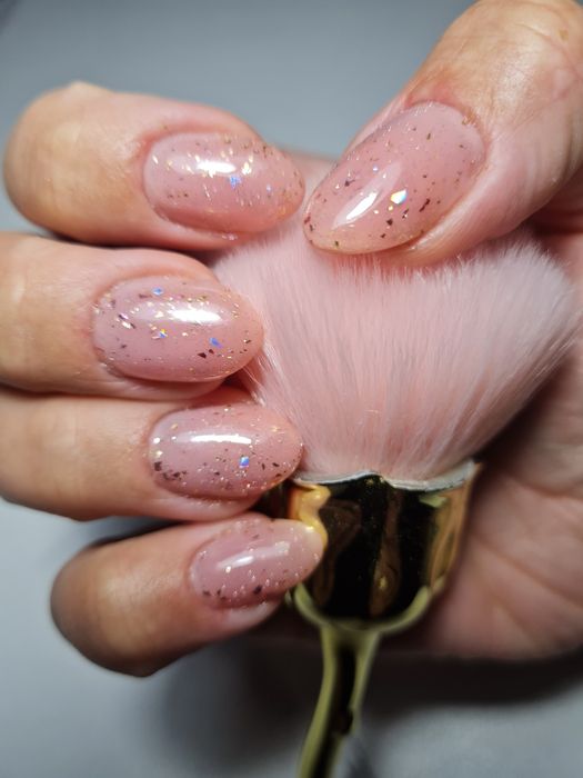 Stylizacja paznokci, żele hybrydy